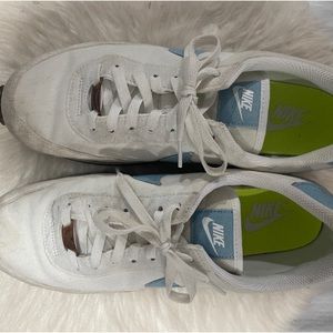 Nike lifestyle shoes, dirty, but can be washed. Worn 8-10 times. Size 11